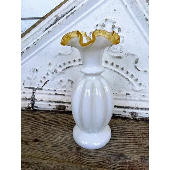 Vintage Fenton Melon Hold Crest Milk Glass Ruffle Crimped Vase - Picture 8 of 11